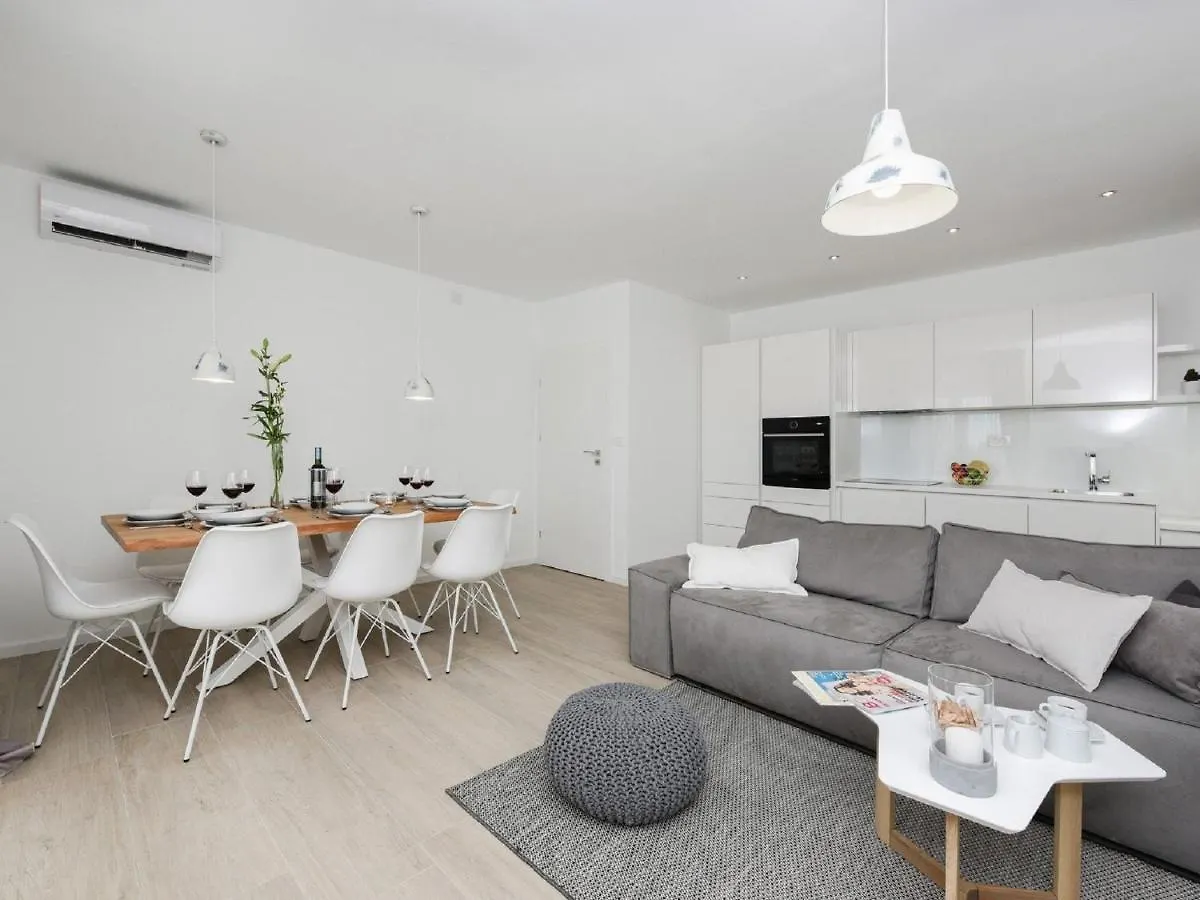 Modern Villa In Nin With Terrace