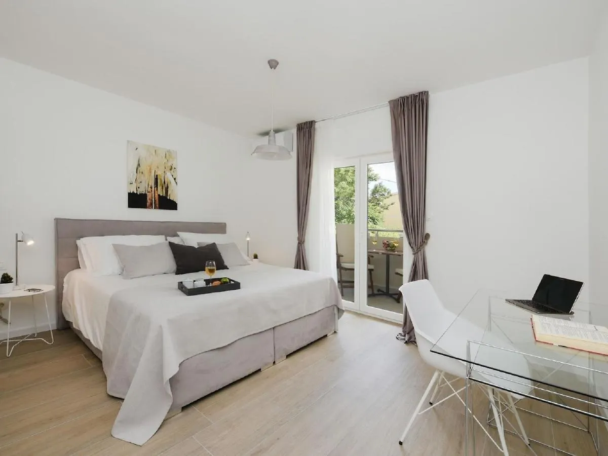 Modern Villa In Nin With Terrace