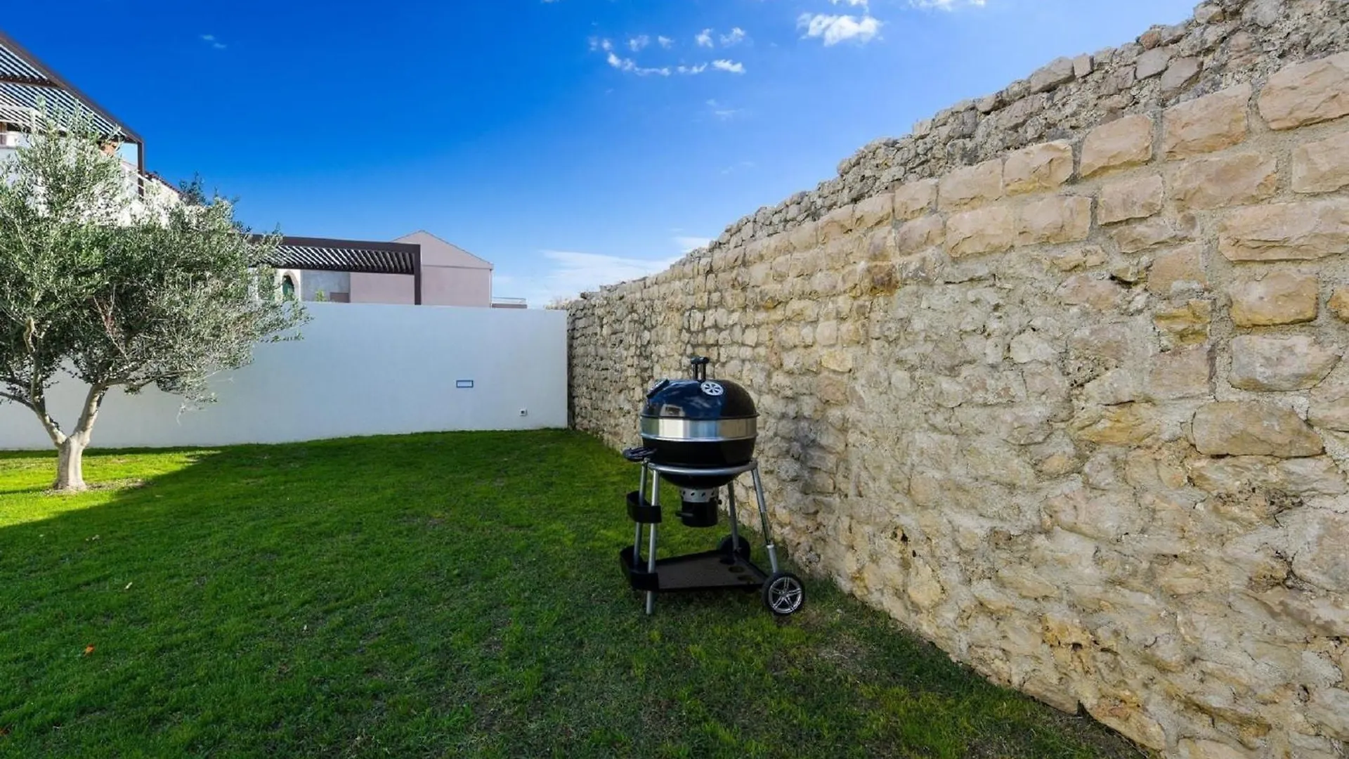 Modern Villa In Nin With Terrace