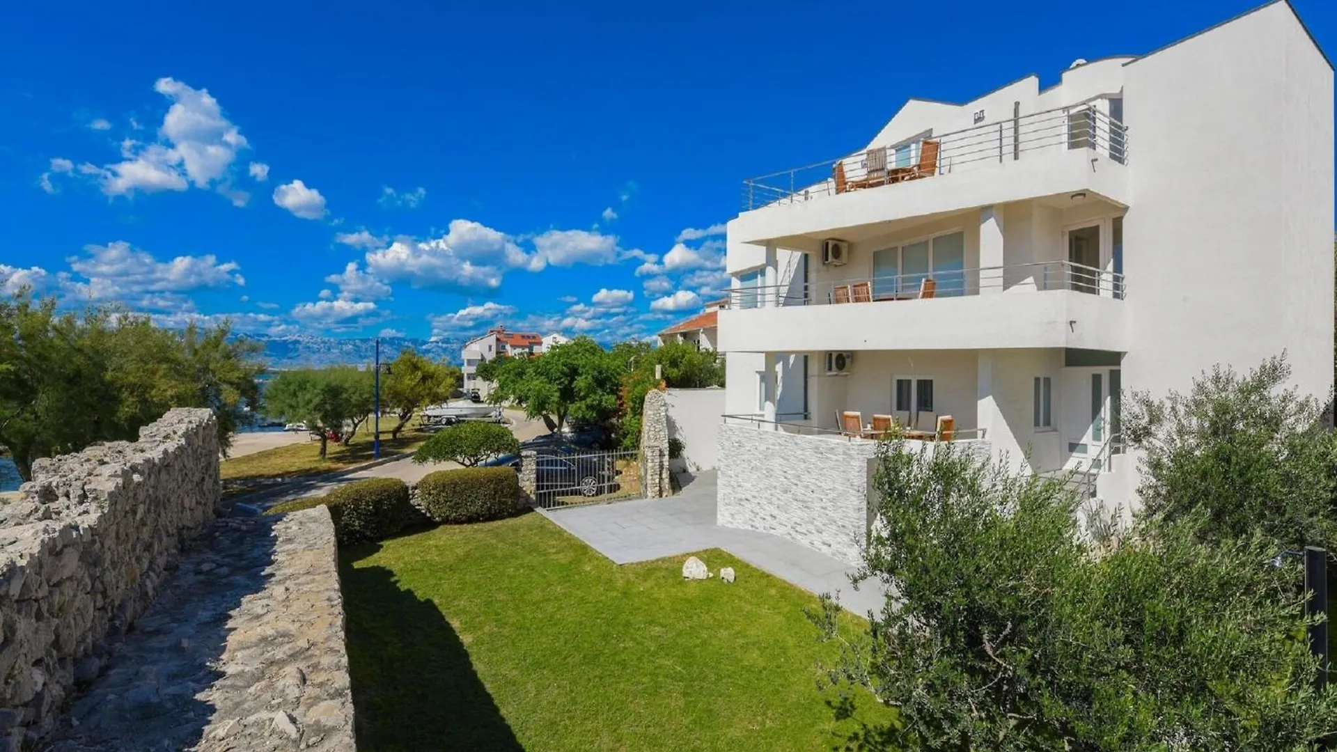 Modern Villa In Nin With Terrace