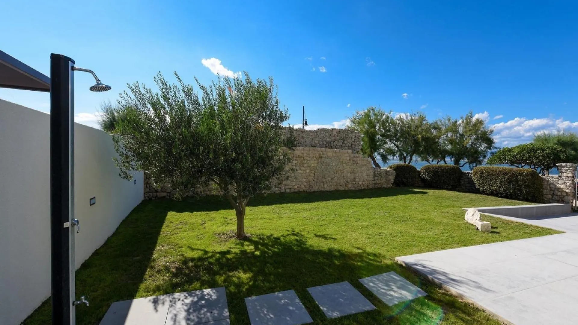 Modern Villa In Nin With Terrace