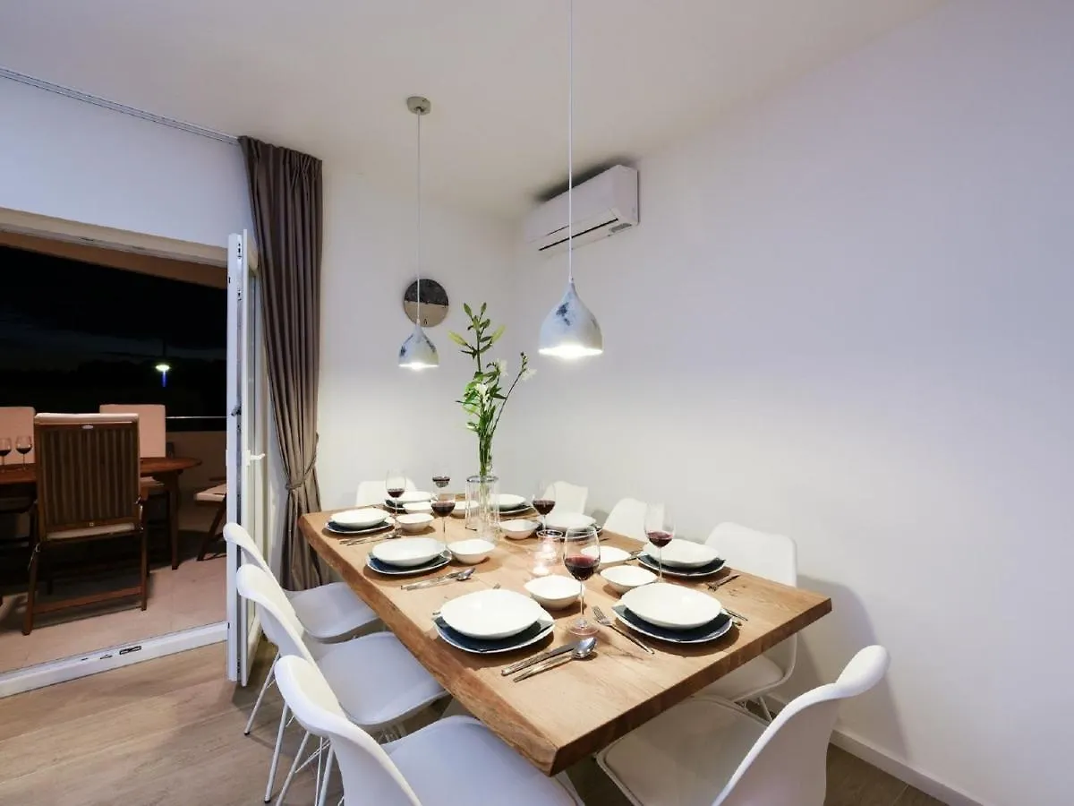Modern Villa In Nin With Terrace