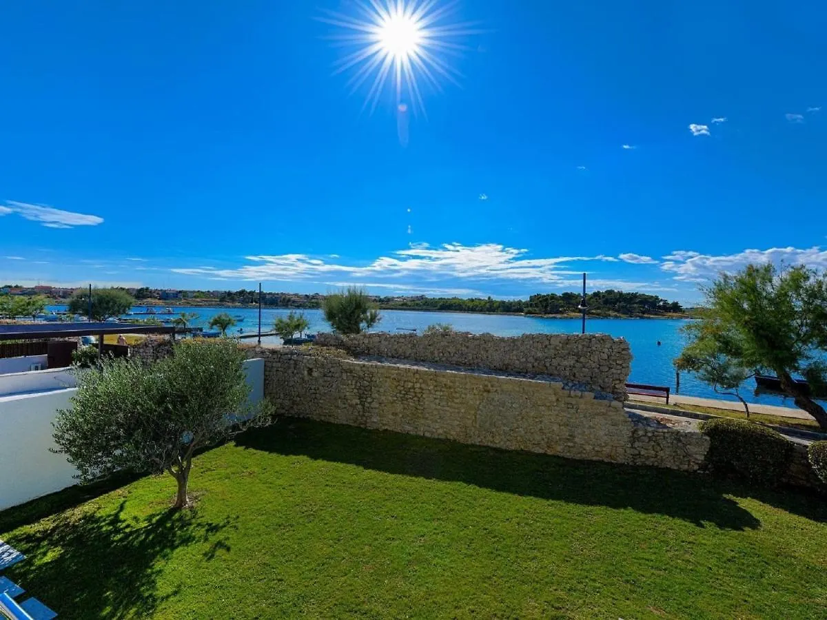 Modern Villa In Nin With Terrace