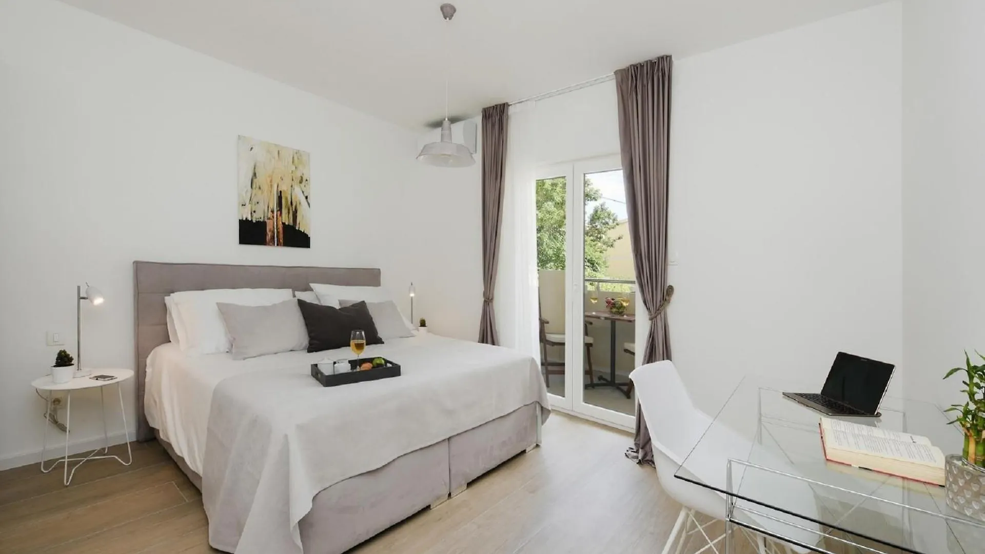 Modern Villa In Nin With Terrace