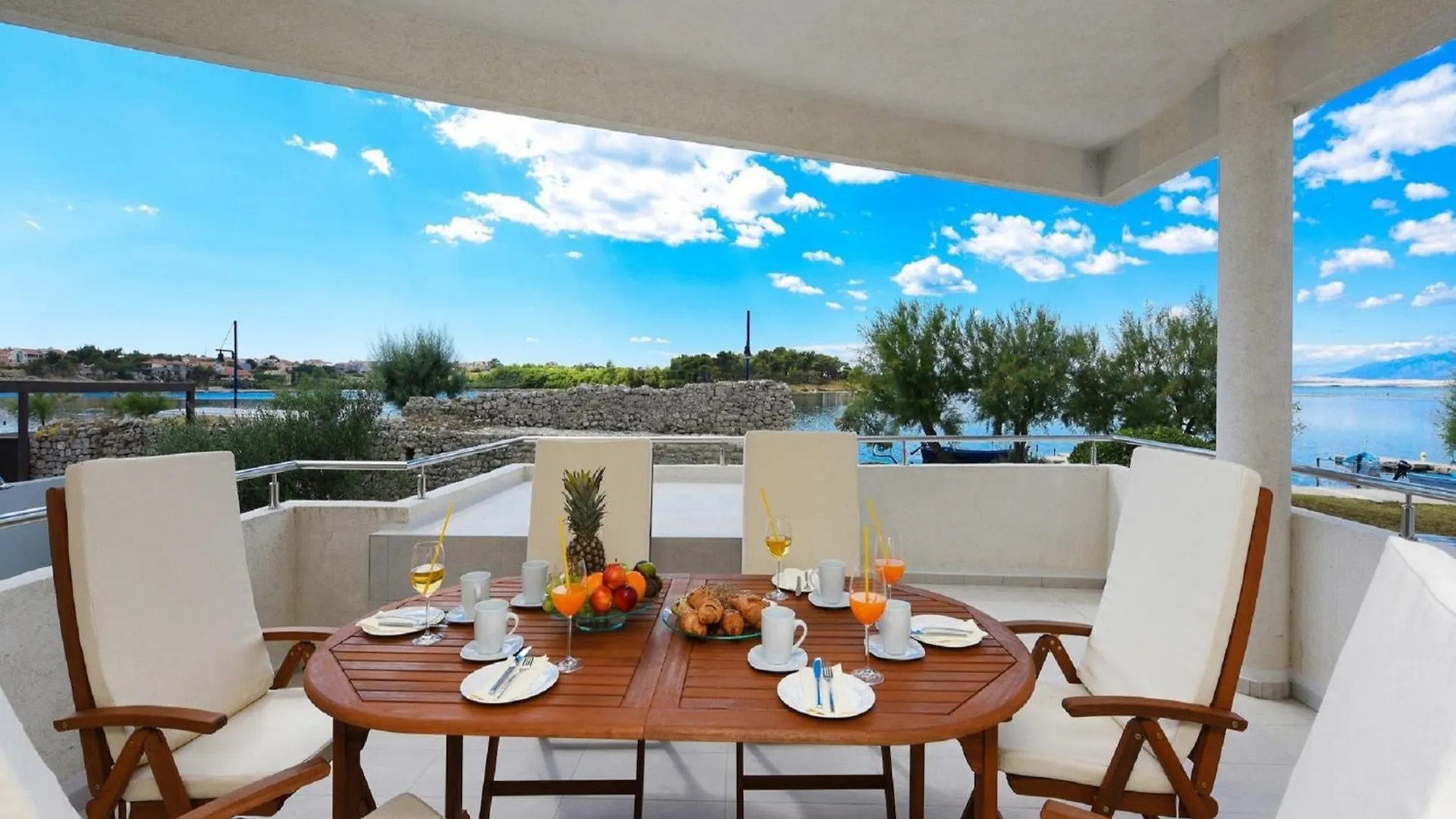 Modern Villa In Nin With Terrace